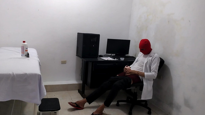 Goky: Médico se masturba depois de tratar uma paciente fofa