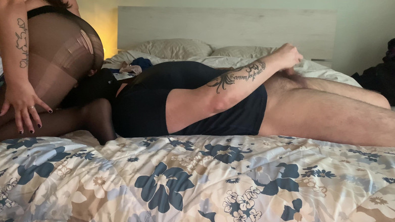 CoppiaCollant: Ja handjob und sperma, während ich in strumpfhosen auf ihrem...