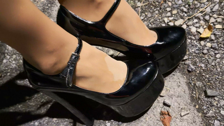 Loreleyadd: Eu, în ciorapii mei Wolford, pe stradă
