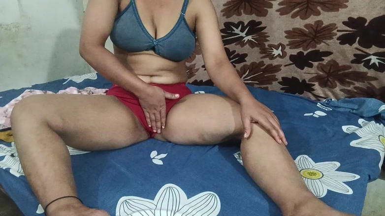 AlarmedFriction635: Reshmi evde yalnız ve rahatlamaya çalış