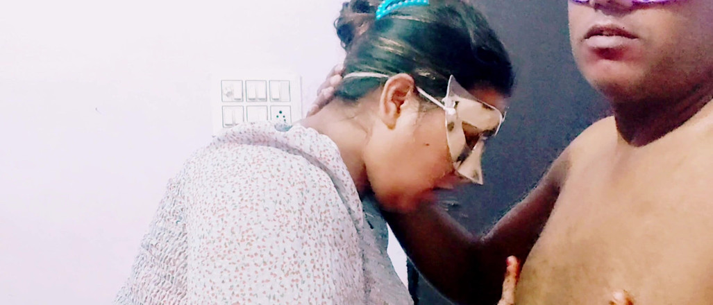 Xpriya sex: सेक्सी प्रिया भाभी ने हरी साड़ी में लंड चुसाई दी।