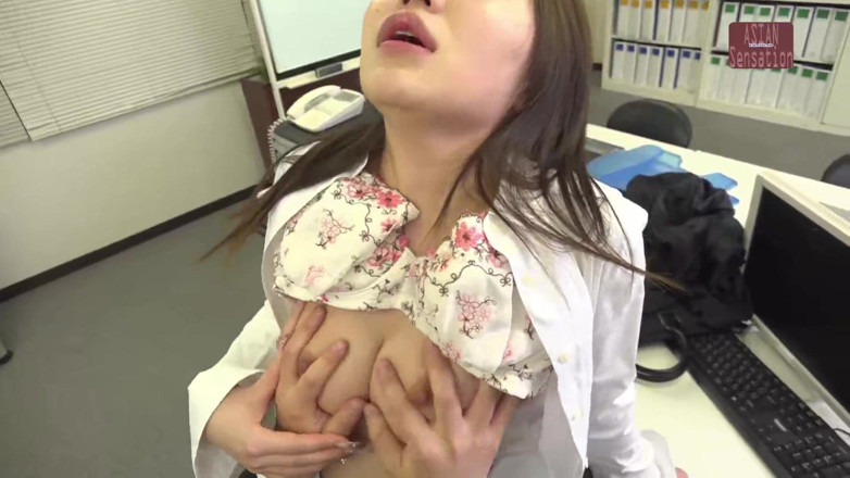 Lust lab: ブラックパンティストッキングのボス - 彼女のからかうパンティのフラッシュがストレス解消セックスに変わる - カット3