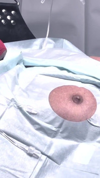 Dominatrix April, obteniendo tetas reales