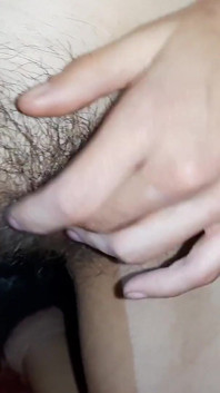 Notre première masturbation mutuelle de chattes poilues