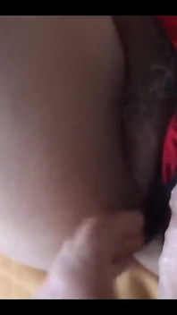 Éjaculations complètes sur ma chatte poilue, les amis de mon mari me remplissent de lait, vrai cocu