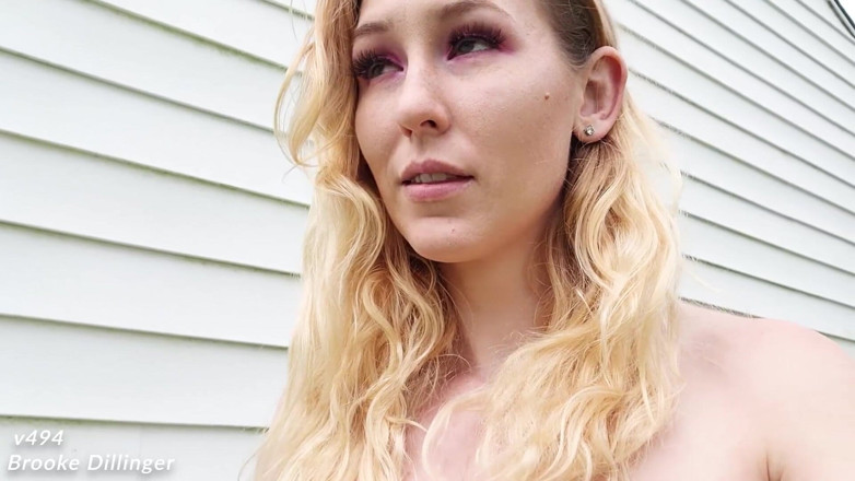 Brooke Dillinger: 야외 오줌싸기