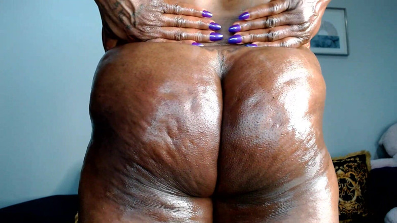 Maeling: Ass-fyxiation: Giant Ass Against Tiny Man