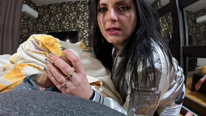 MilfyCalla: Milf adânc în gât și tachinare cu masturbare - Cameltoe, țâțe și joc cu spermă