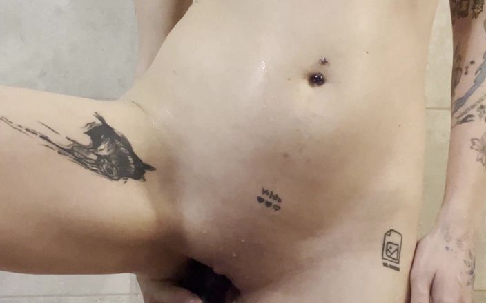 Callistovibe: 젖고 거칠게 따먹히는 문신 금발: 샤워하는 몬스터 딜도 오르가즘