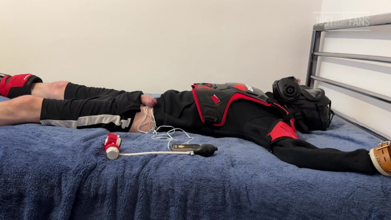 Inmate Cody and SubEdgeX: Twink en Mx Gear se atormenta