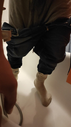 SmokedAlloy2: 上面有脏猪锤，撒尿和袜子厕所