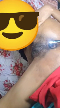 Naken rövknull med Butt Plug Solo Girl