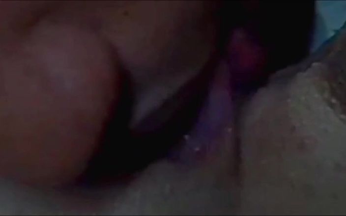 Apolo Fitness: Неслухняний хлопець трахає пизду своєї дівчини язиком