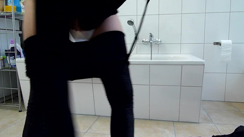 Viktoria Goo: Viktoria Goo - German girls are nasty pissdrinkers!