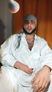 Afgan gibi giyinmiş kirli çöpçü kardeş, kirli yarrağıyla oynuyor