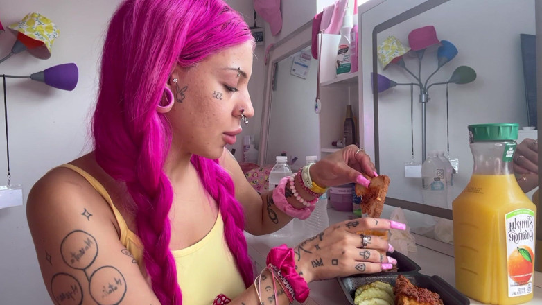 Nali Marie: Mukbang Hot Chicken Spicy Facestuffing Bimbo Overeating Petite Teen Eating...