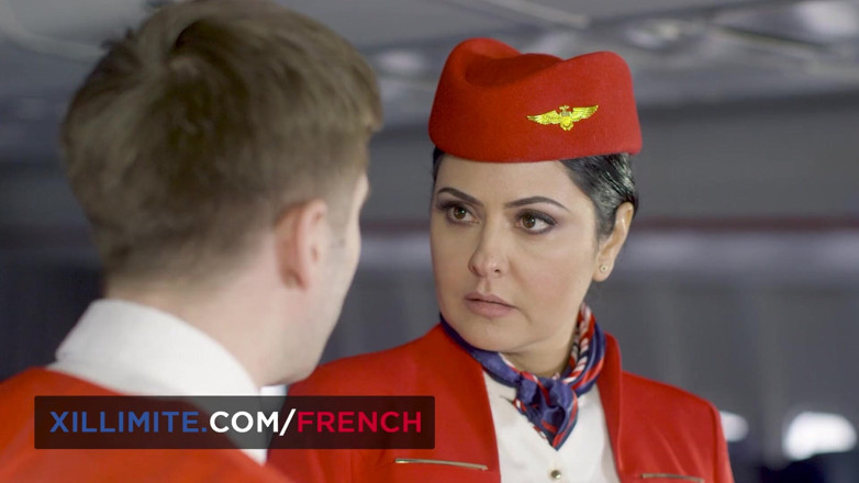 French girls at work: Escala fumegante com a tripulação da cabine