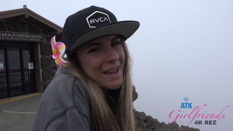 ATK Fans (Girlfriends): Tara adore avoir l'impression que tu l'ouvres