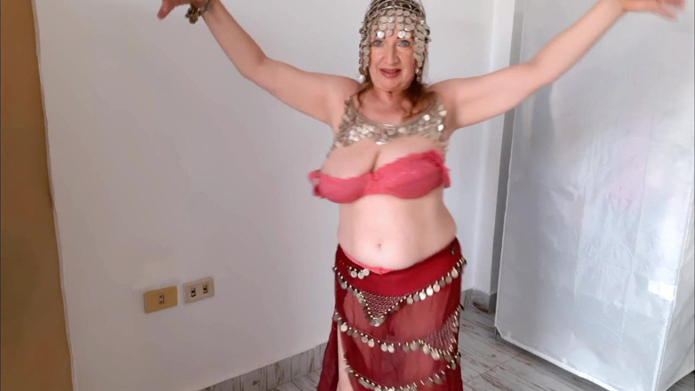 MariaOld: Sexy babička třese obrovskými prsy v orientálním stylu