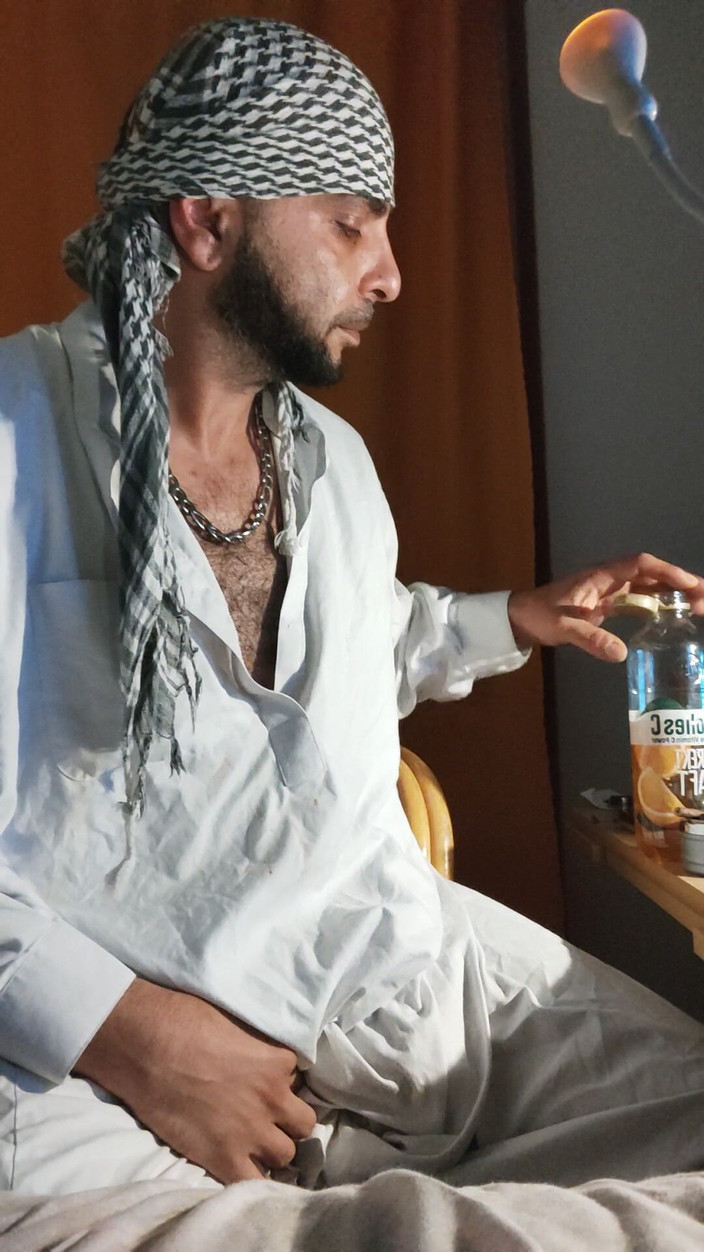 SmokedAlloy2: Dirtyjunkbro Angezogen in Afghanische Klamotten, Decksocken Reinpissen Und Pisse Drinken