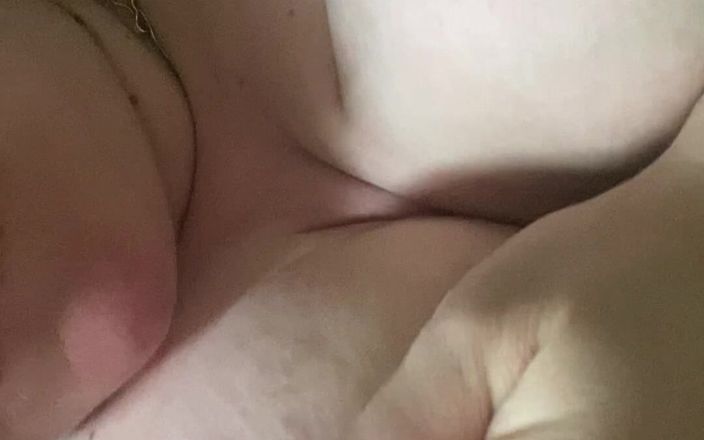 BootyliciousXXL: Aku lagi asik muasin memekku pakai mainan seks