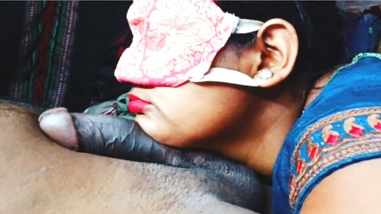 Full injoy: Bini India mengambil air dari mulutnya. Indian Oral Sex.