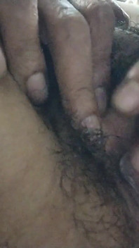 Dewar Nay Bhabhi Ka Chut May Unngli Dal Kar Pani Nikala