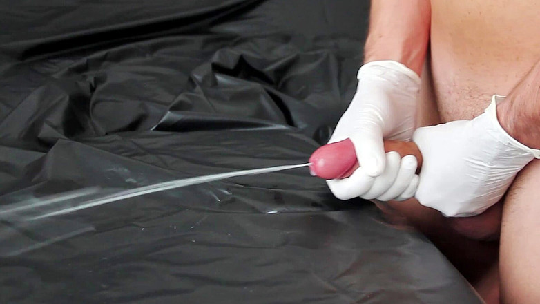 Feti1308: Uvolnění cudnosti masáží péra a leštěním po orgasmu