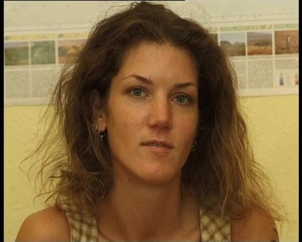 YOUR FIRST PORN: Anna prova il fisting ma... Non entra bene