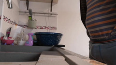 Rafael Torreano: 撸管，高潮并撒尿到厨房水槽