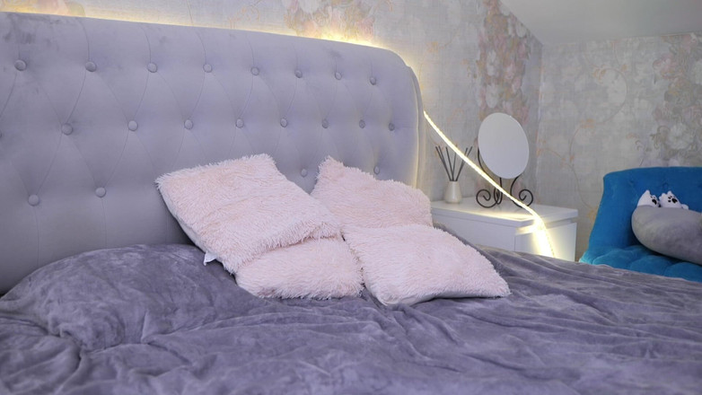 Stella Cardo: Красуня в панчохах розставила ноги