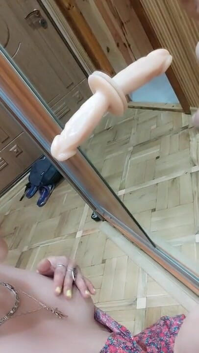 SexyAlbinaKiss: aaeene par dildo choosna