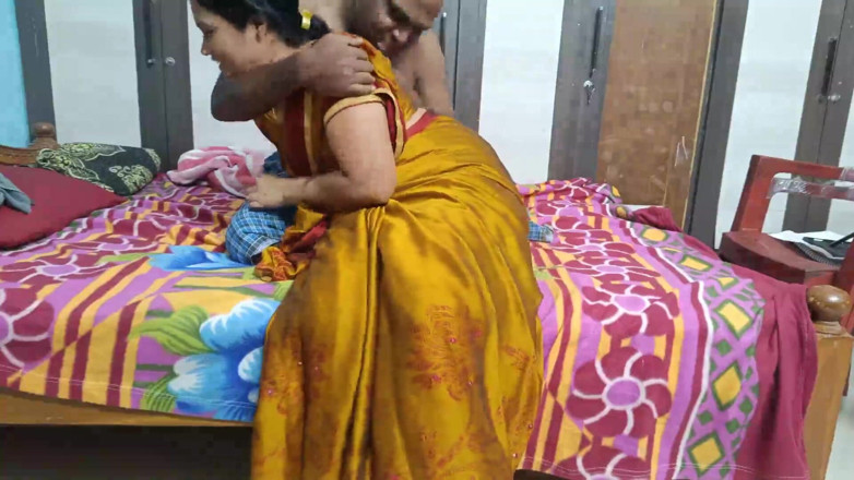 Sexy sindu: Sindu yenge yatak odasında devar ile sari seks