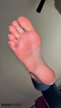 Capacho Em Primeiro Plano - Humilhação Do Pé Por Ivys Feet