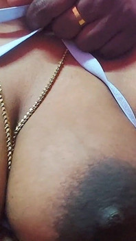 Zoya Bhabhi Desi sex mit ehemann im Zimmer