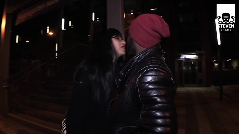 Steven Shame: 8 palců velký černý péro, hardcore interracial venku ve tmě s...