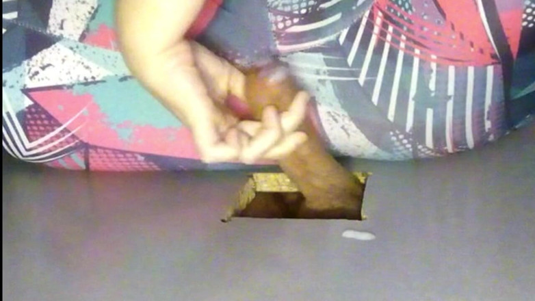 Sexoamateur: Handjob gloryhole