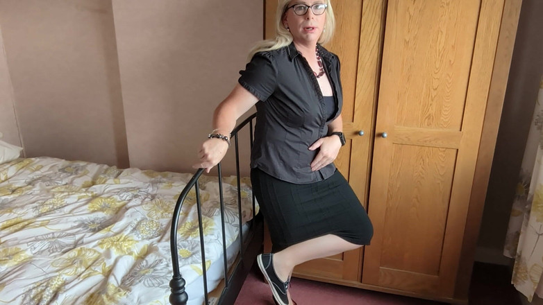 NikkiGee: 니키와 함께하는 침대에서의 약간의 시간