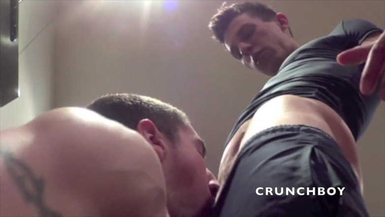 Crunch Boy: Matt Kenedy ki John Scott dvara chudaee