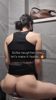 (catturato) Sissy asiatica gioco anale nel centro commerciale Wc