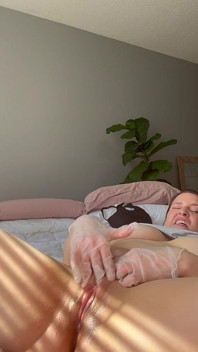 MILf demos kitzler-orgasmus mit latexhandschuh