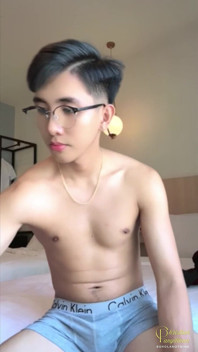 Filipino garoto oleado corpo, nude tiktok dance, brincando com brinquedos de bunda até ele gozar