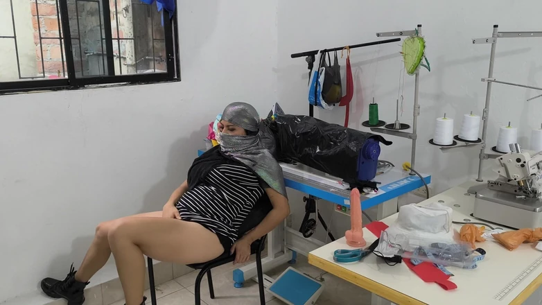 NEGRITA SEXY: My Big Vagina Enjoys a Delicious Masturbation at My Workplace