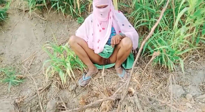 Bk Vlogs: Village Bhabhi Outdoor Sex Video