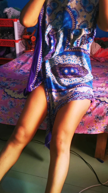 rhdhudhdhd: Adik tiri India mandi, dia menangkap saya dan mengongkek adik...