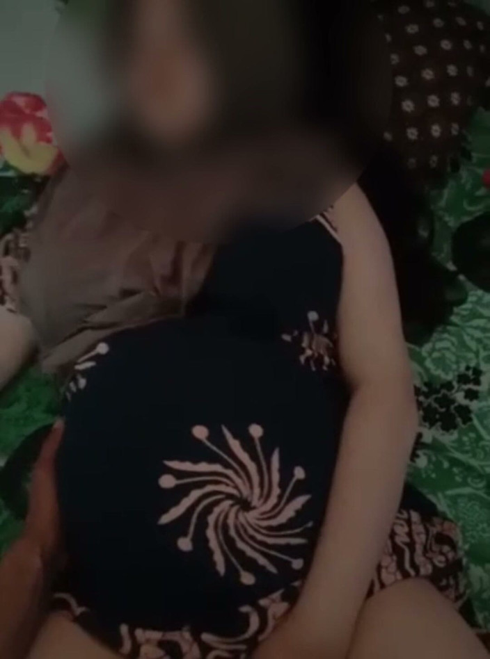 Famly sex: Вздохи деревенской девушки в хиджабе очень вкусные