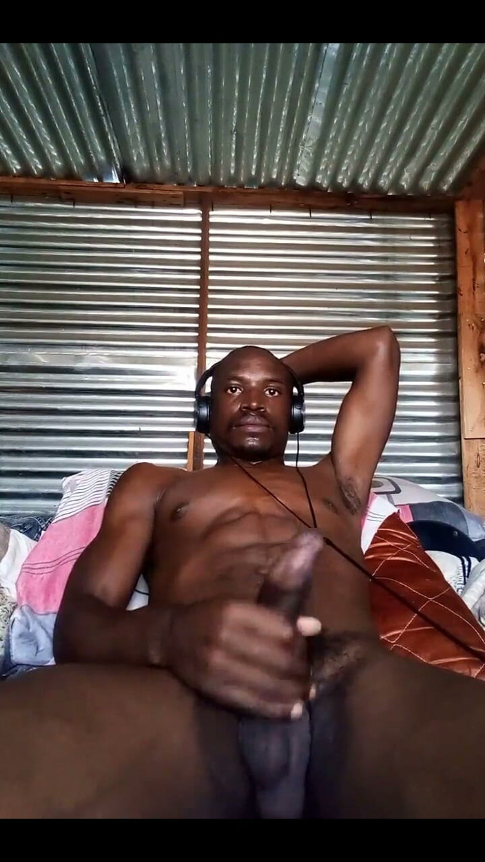 Mr_african: Tanganku dientot sama kontol besar pria kulit hitam sampai dicrot...