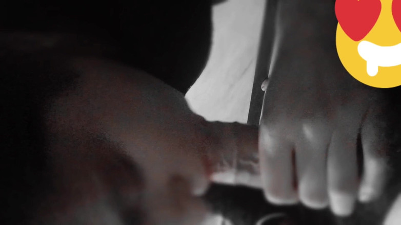 Hot Sis: Latika吮吸继兄弟的鸡巴并被全口吞精