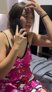 我打电话给电视技术员，想让我进入，他直到我离开奶脸才离开。