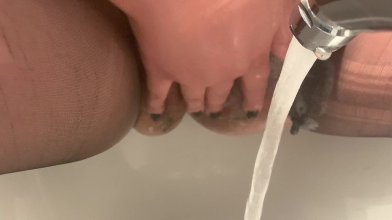 CoppiaCollant: Une secrétaire reçoit un bidet après s’être fait baiser